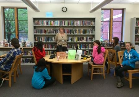 Deborah+Grimmett+speaks+with+freshmen+students+during+library+orientation.
