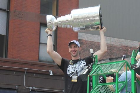 Boston Bruins captain and defenseman Zdeno Chara hoists the Stanley Cup on June 18, 2011 during a victory parade in Boston